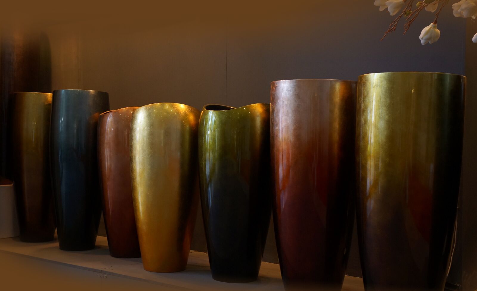 Sony Alpha NEX-F3 + Sony E 18-55mm F3.5-5.6 OSS sample photo. Decorative pots, furniture, pottery photography
