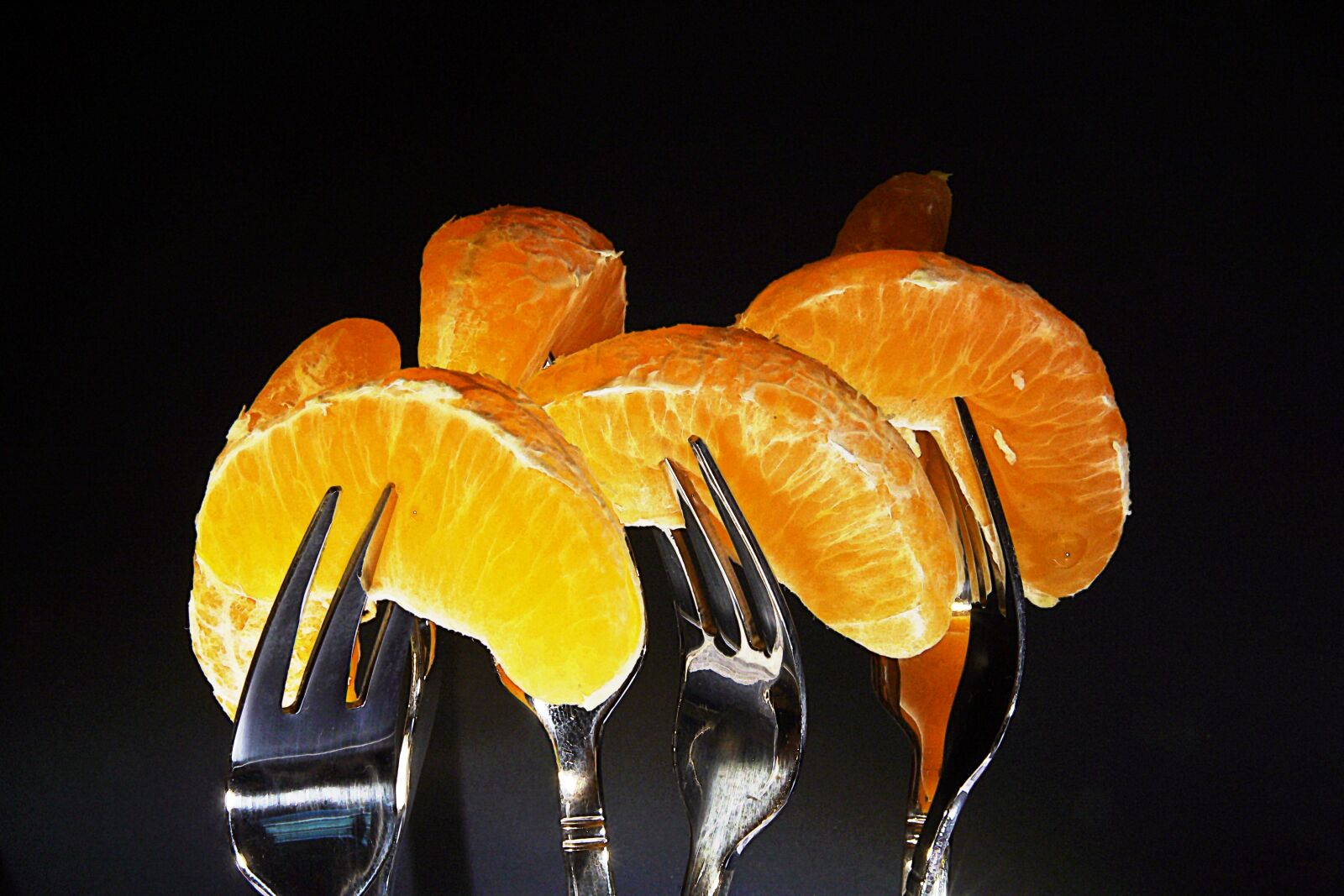 Canon EOS 1000D (EOS Digital Rebel XS / EOS Kiss F) sample photo. Tangerines, forks, food photography