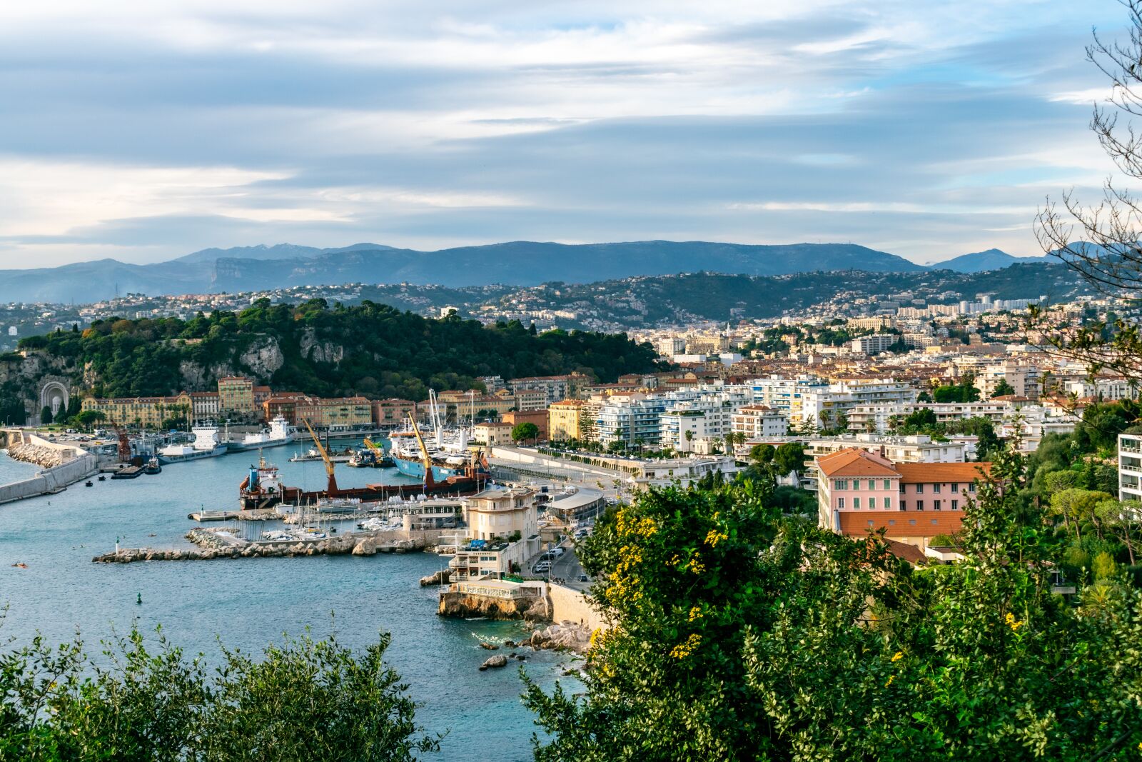 Nikon D5600 sample photo. Sea, city, beach photography