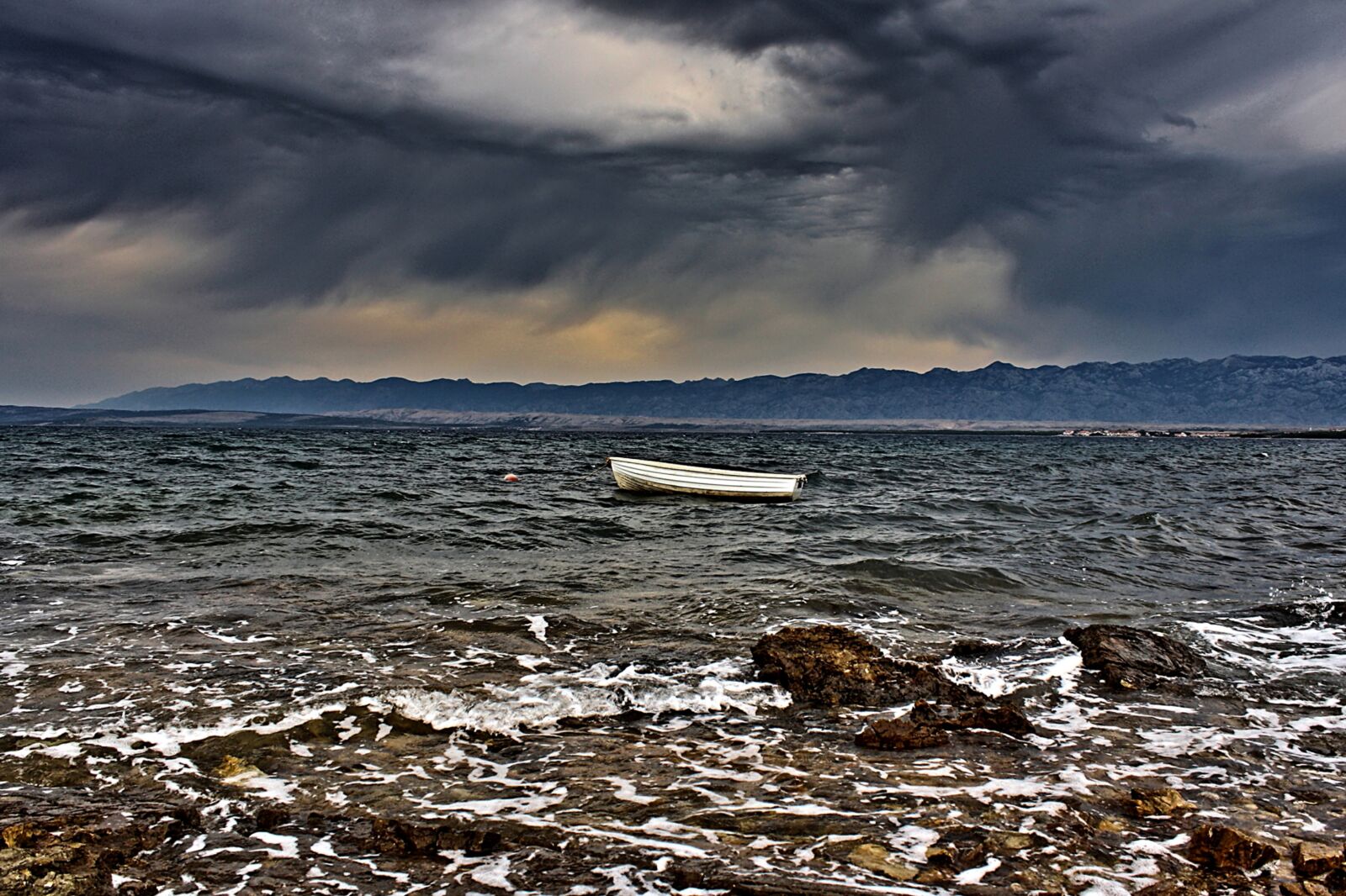Canon EOS 1000D (EOS Digital Rebel XS / EOS Kiss F) sample photo. Boat, sea, water photography