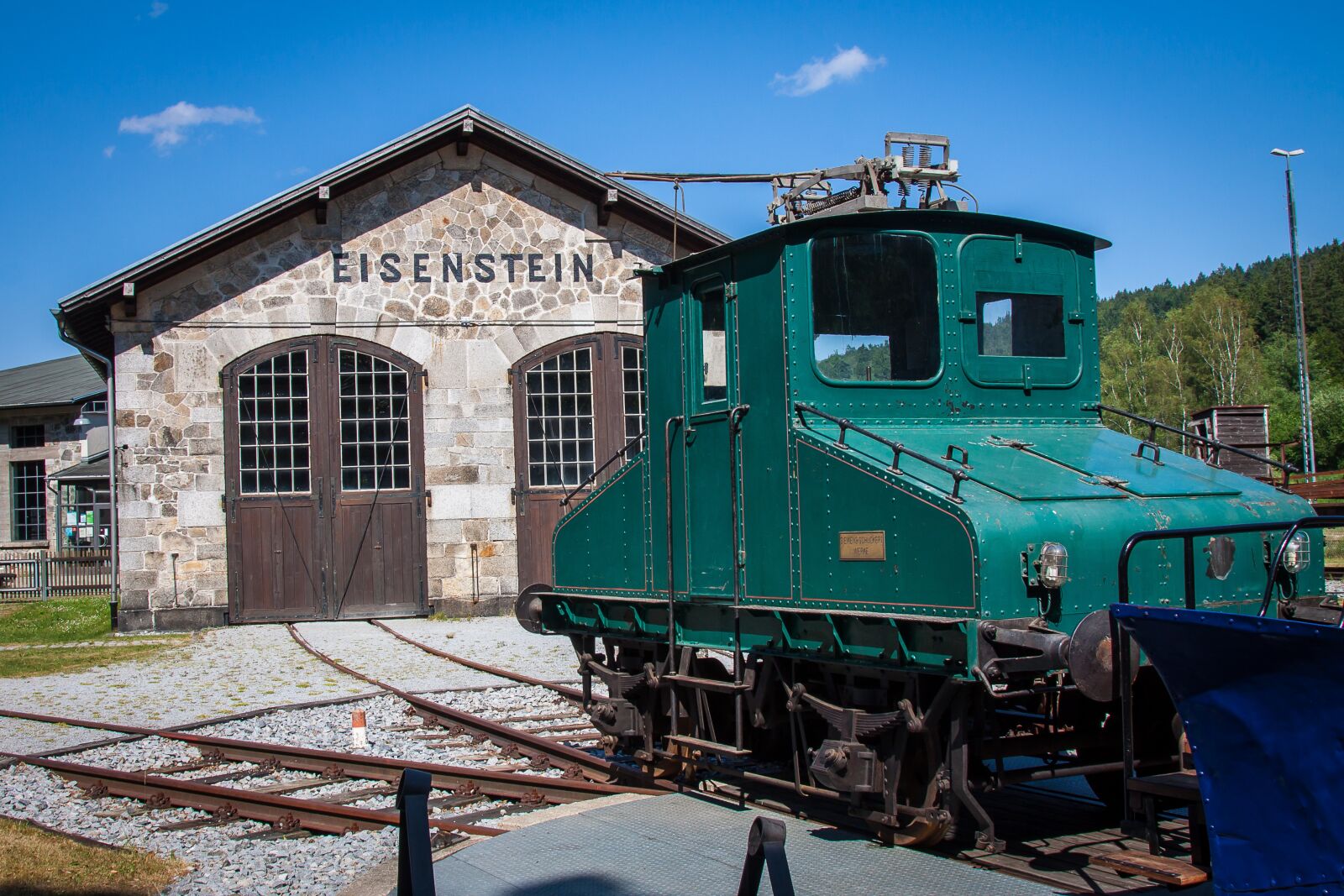 Canon EOS 50D + Canon EF 24-105mm F4L IS USM sample photo. Railway, loco, crocodile photography