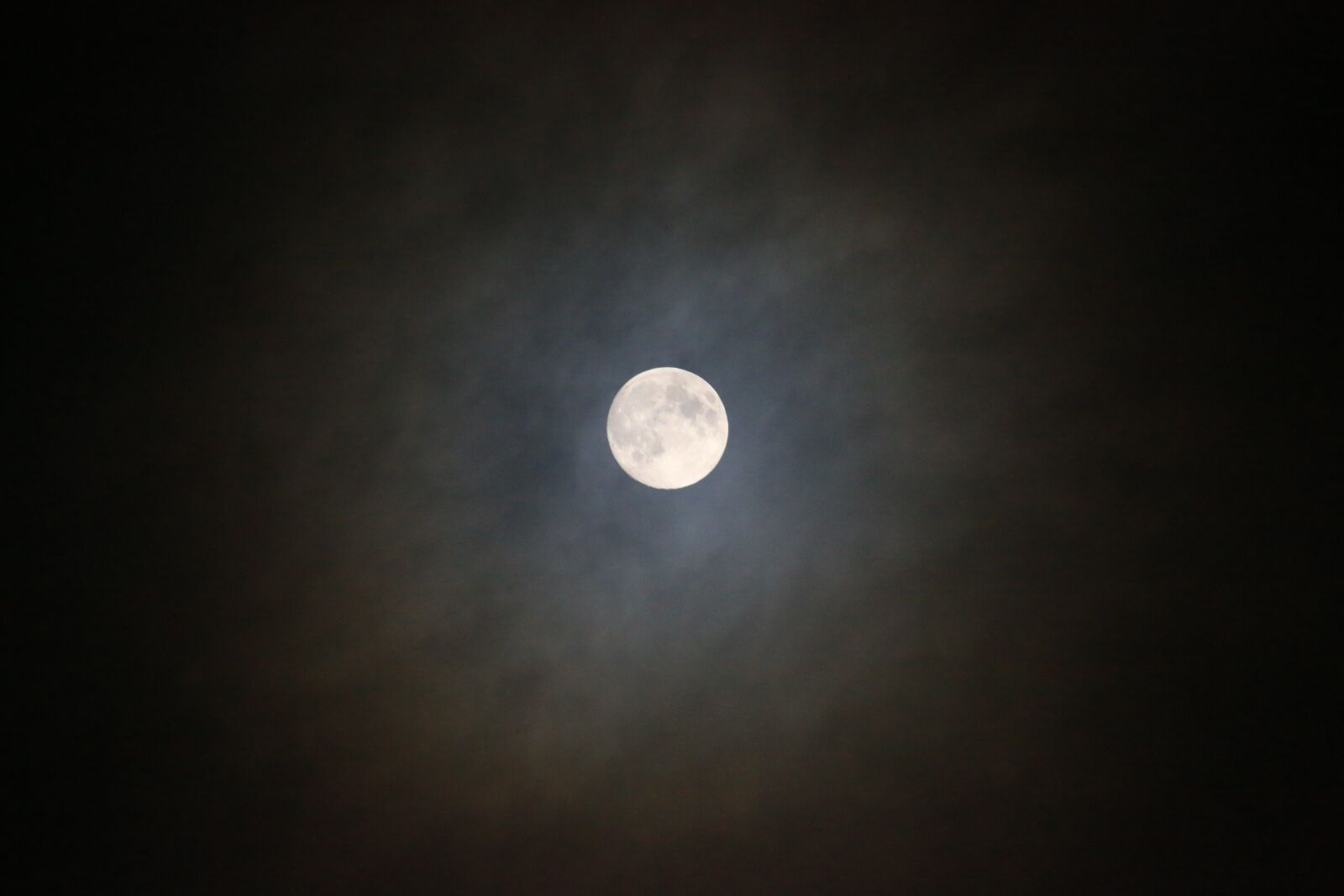 Canon EF 100-400mm F4.5-5.6L IS USM sample photo. The dark night, moon photography