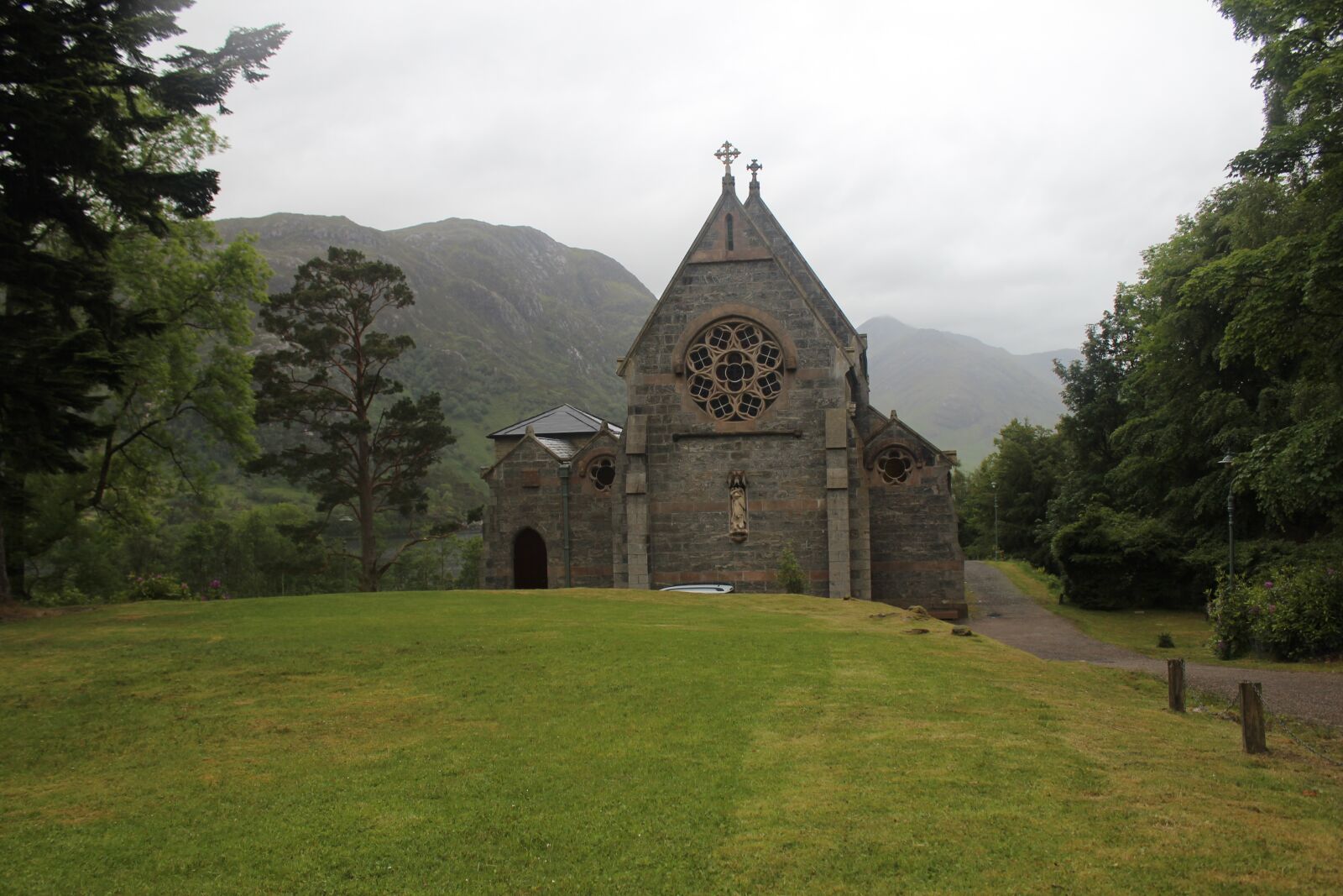 Canon EOS 600D (Rebel EOS T3i / EOS Kiss X5) sample photo. Church, scotland, scottish photography