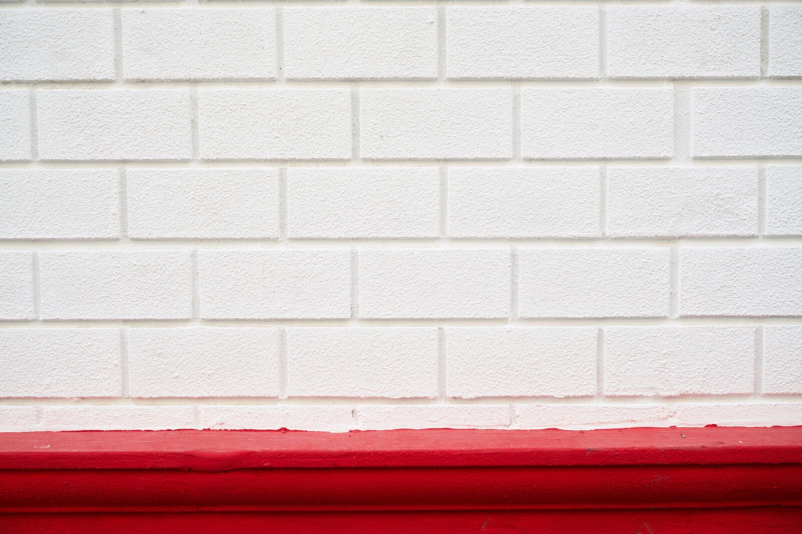 Sony a7R II sample photo. White, red, brick photography