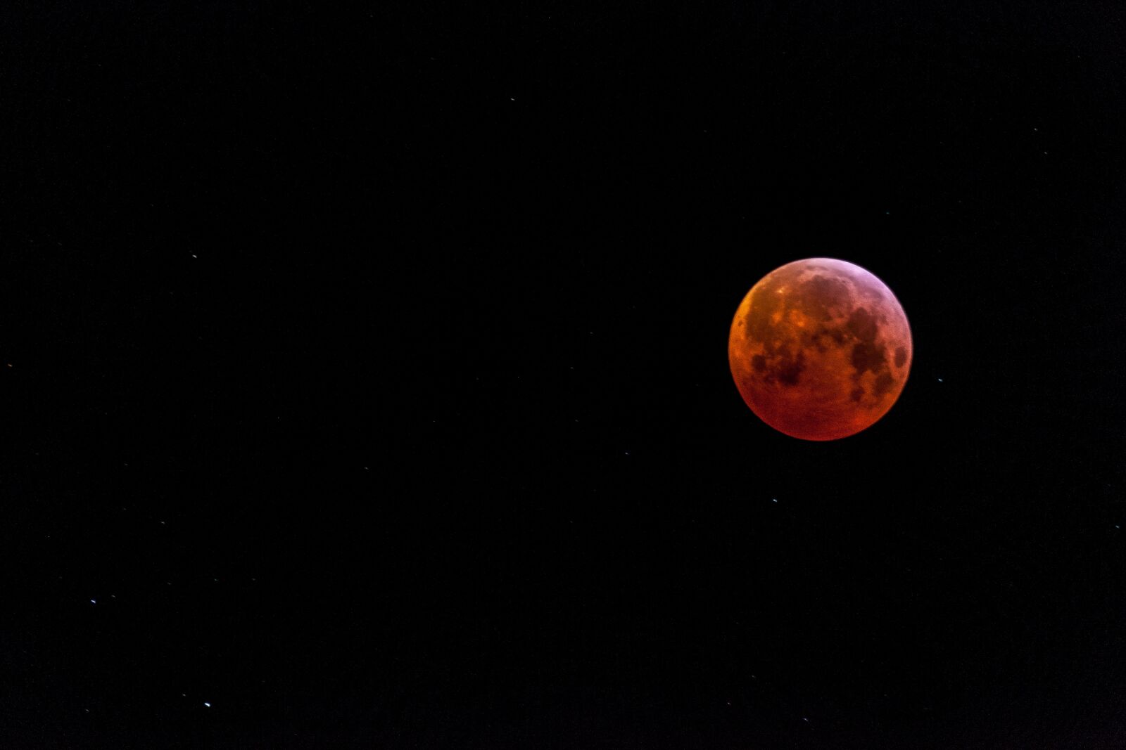 Canon EOS 5D Mark II + Tamron SP 150-600mm F5-6.3 Di VC USD sample photo. Blood moon, lunar eclipse photography