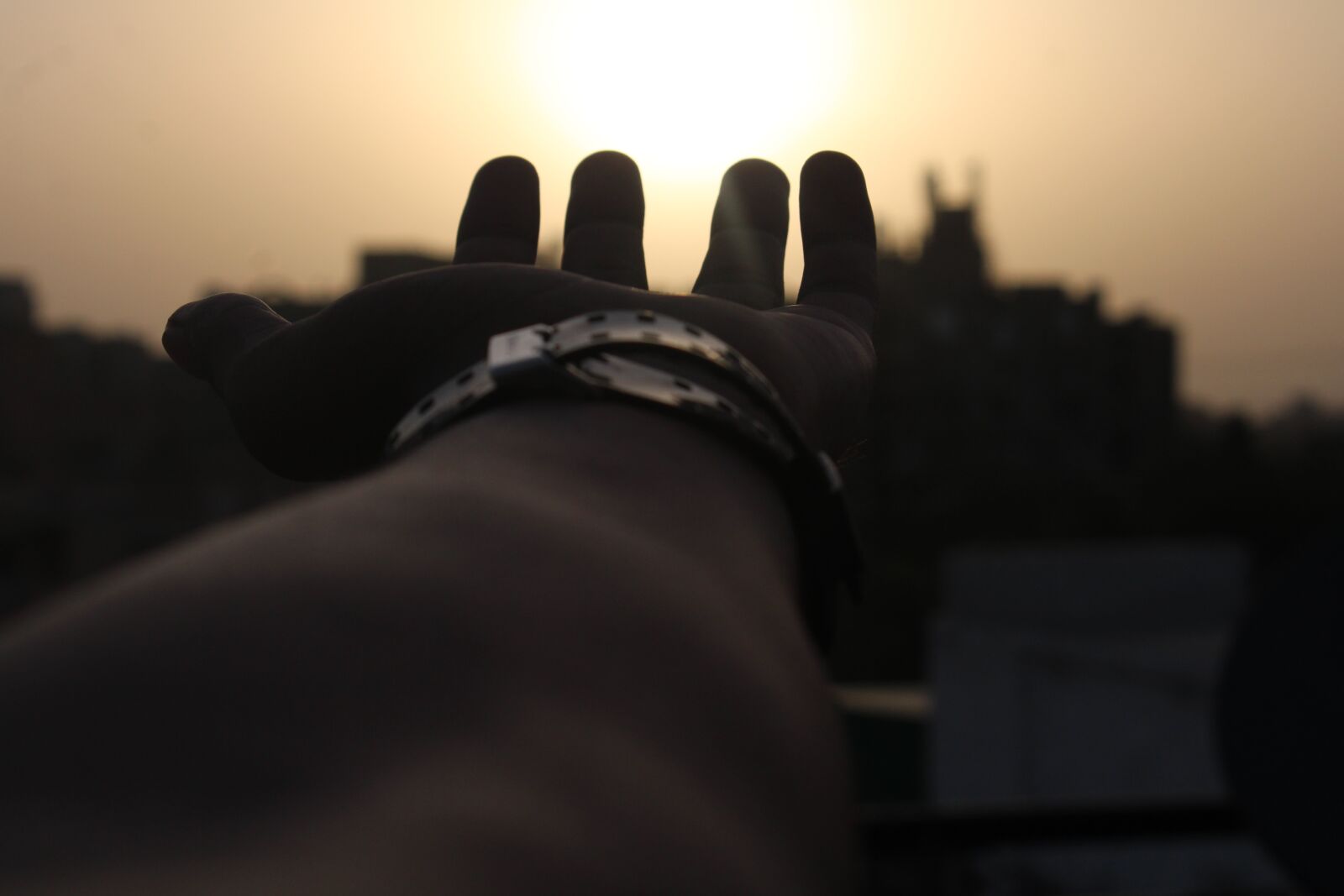 Canon EOS 2000D (EOS Rebel T7 / EOS Kiss X90 / EOS 1500D) sample photo. Peace, sunset, sky photography