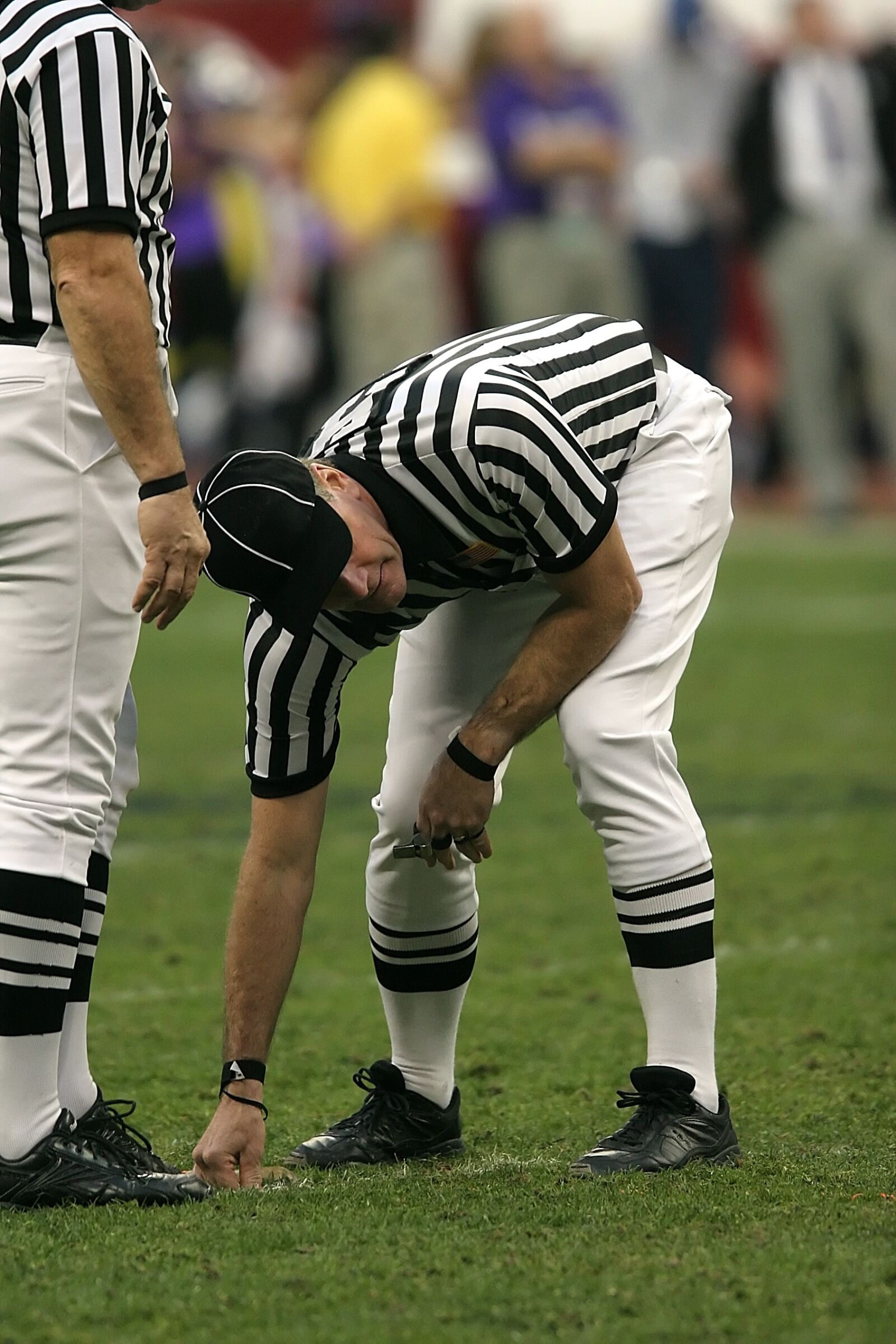 Canon EOS 20D sample photo. Football, american football, referee photography