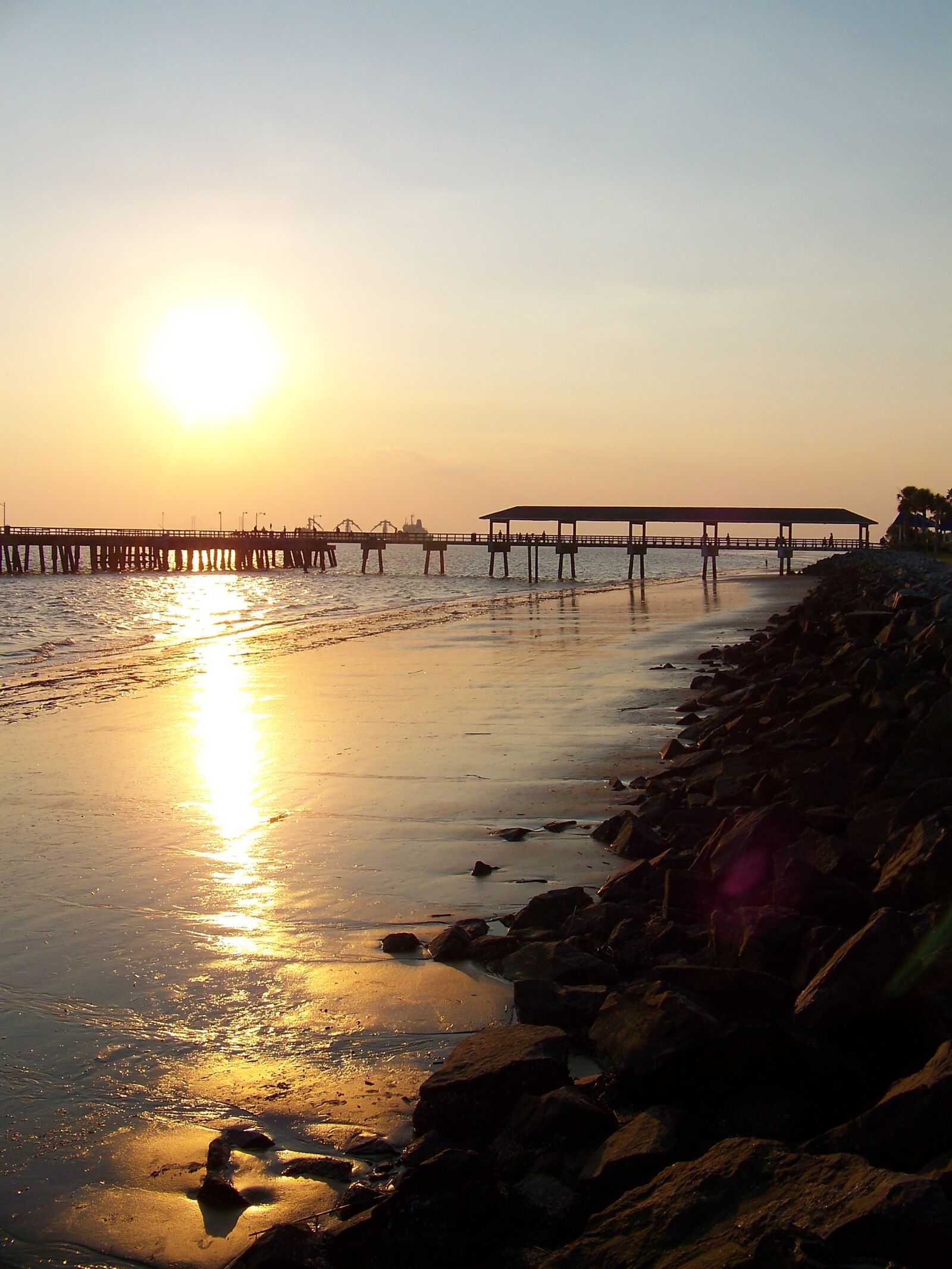 Kodak Z712 IS ZOOM DIGITAL CAMERA sample photo. Pier, sunset, nature photography