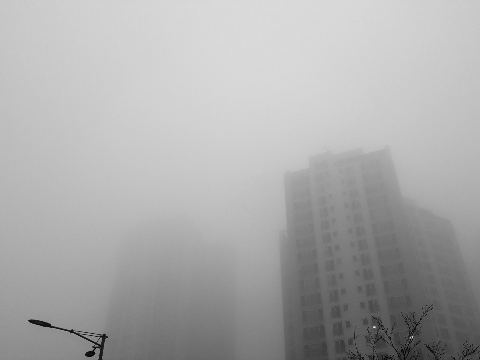 Samsung Galaxy Note4 sample photo. Smog, building, city photography