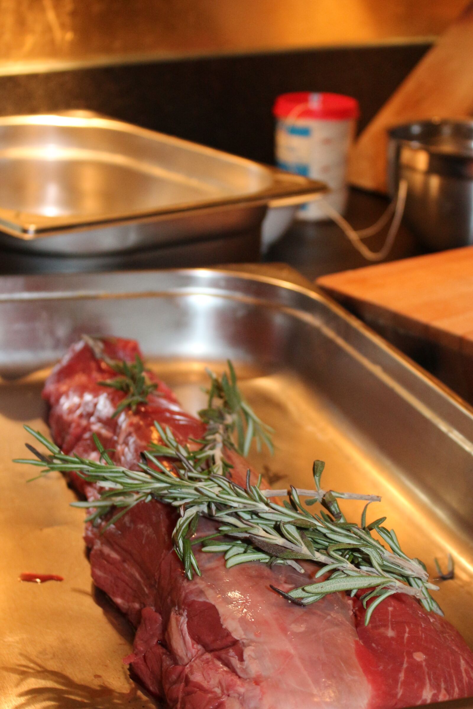Canon EF-S 18-55mm F3.5-5.6 IS sample photo. Roast beef, christmas food photography