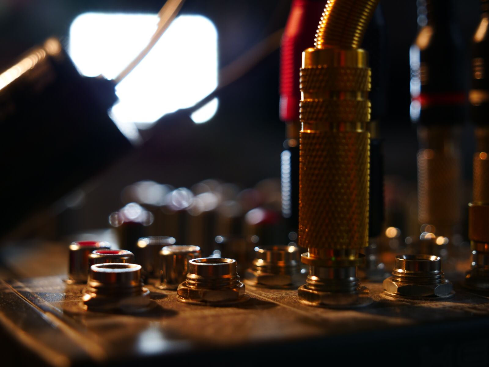 Panasonic Lumix DC-GH5 sample photo. Technology, reflection, aperture stain photography