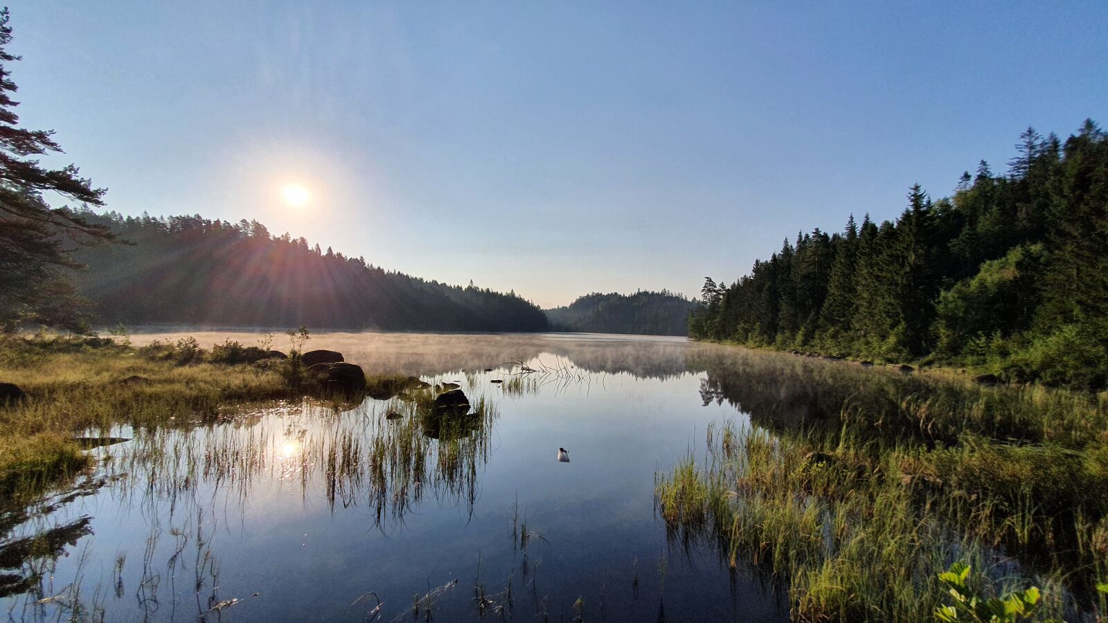 Samsung Galaxy S10e sample photo. Hidden lake in the photography