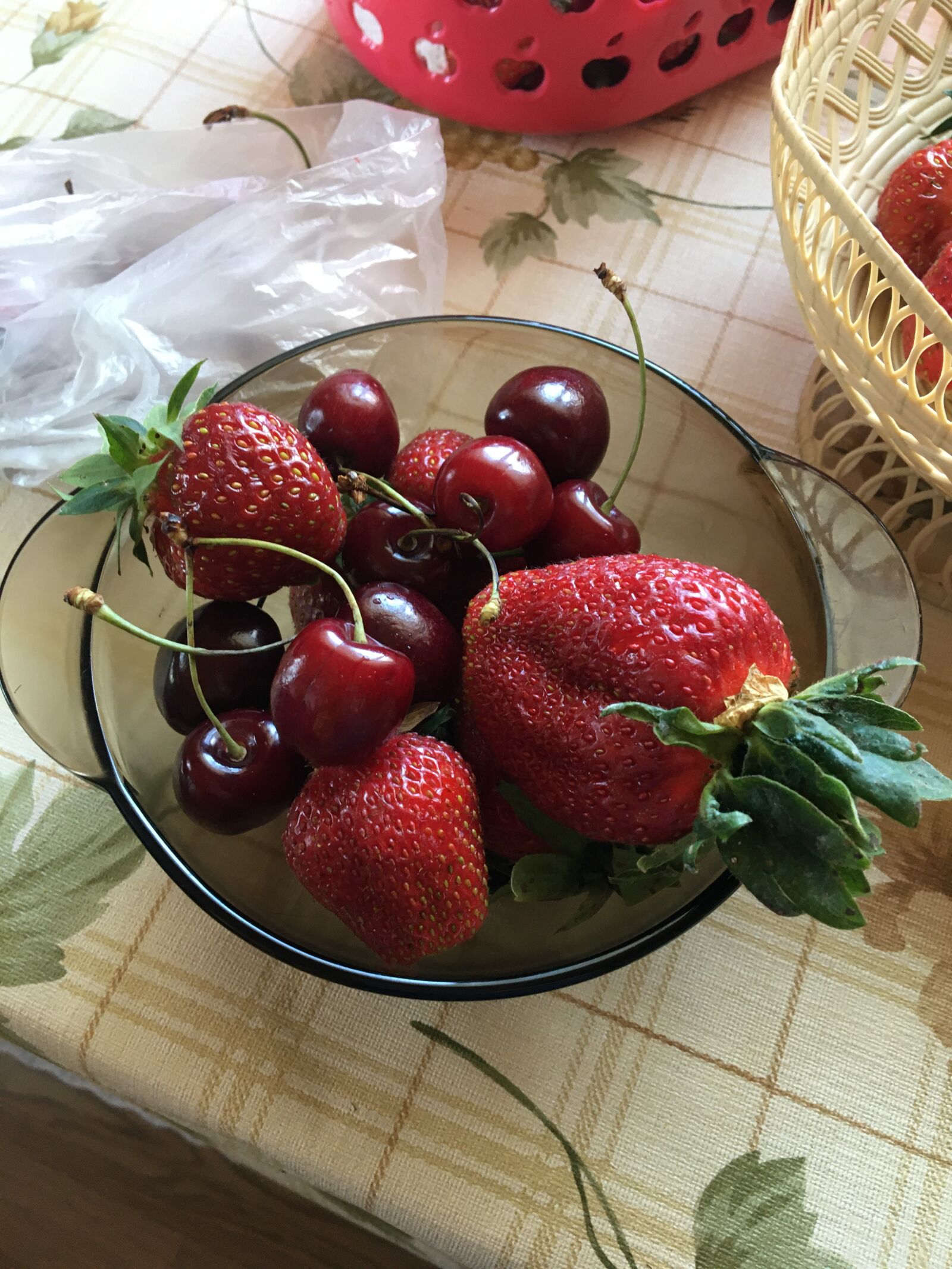 Apple iPhone 6s sample photo. лето, клубника, ягоды photography