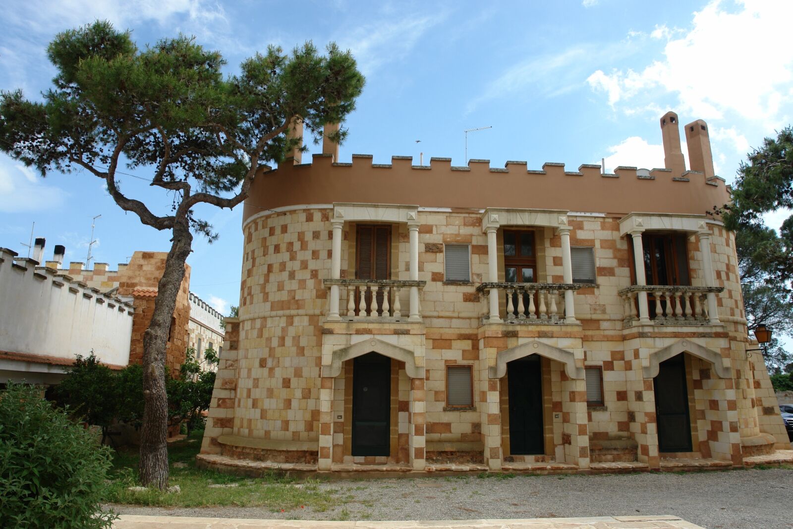 Sony DSC-R1 sample photo. Castle, italy, tourism photography