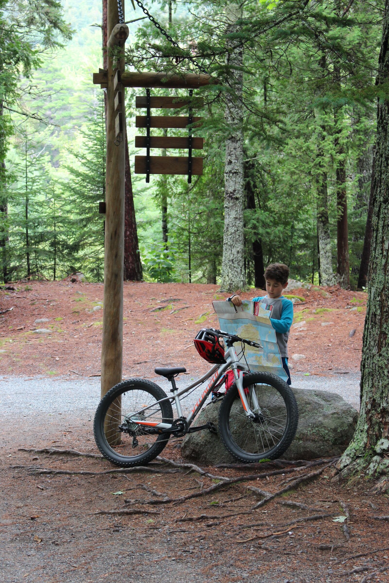 Canon EOS 100D (EOS Rebel SL1 / EOS Kiss X7) sample photo. Biking, map, woods photography