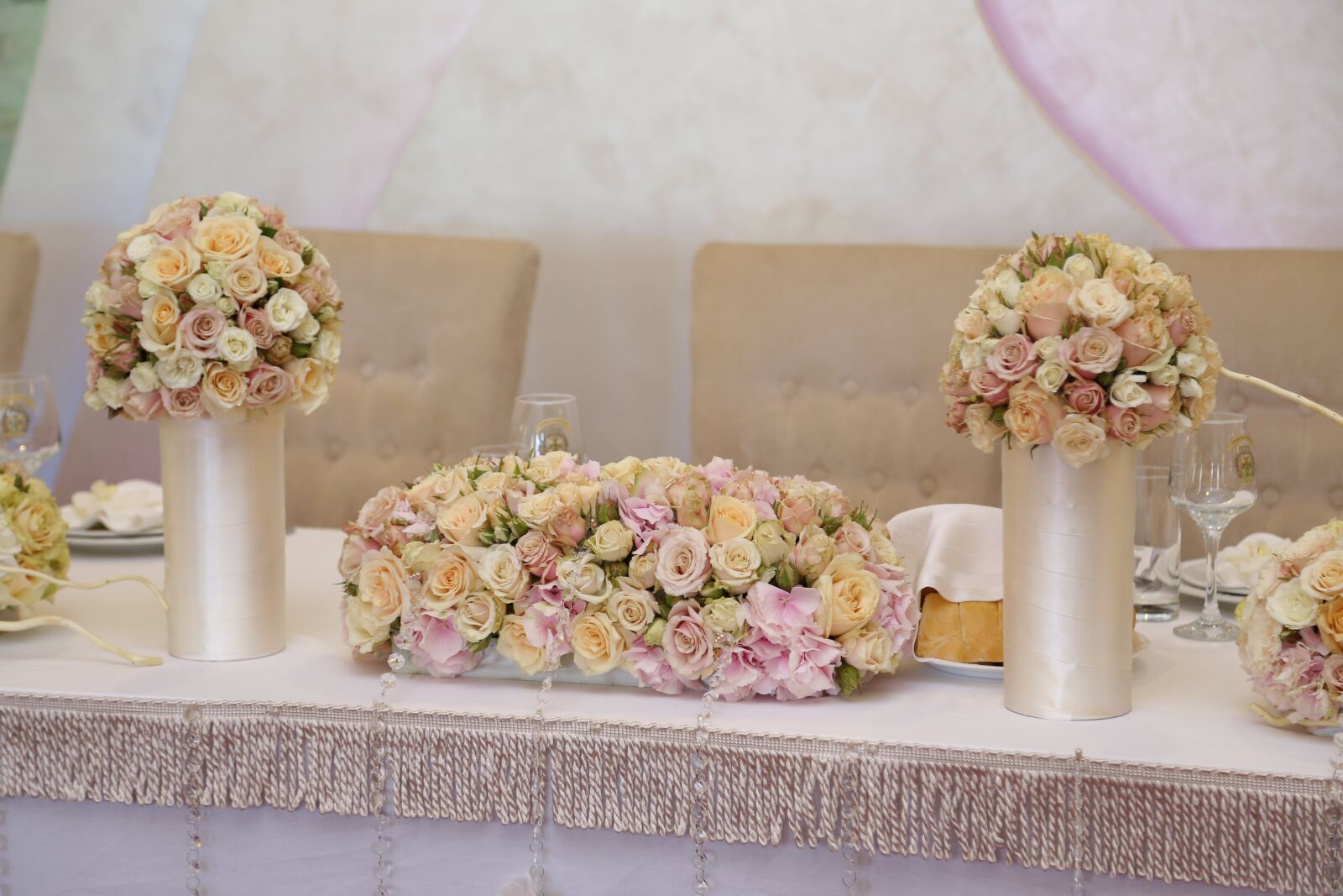 Canon EF 24-105mm F4L IS USM sample photo. Tablecloth, wedding, table, vase photography