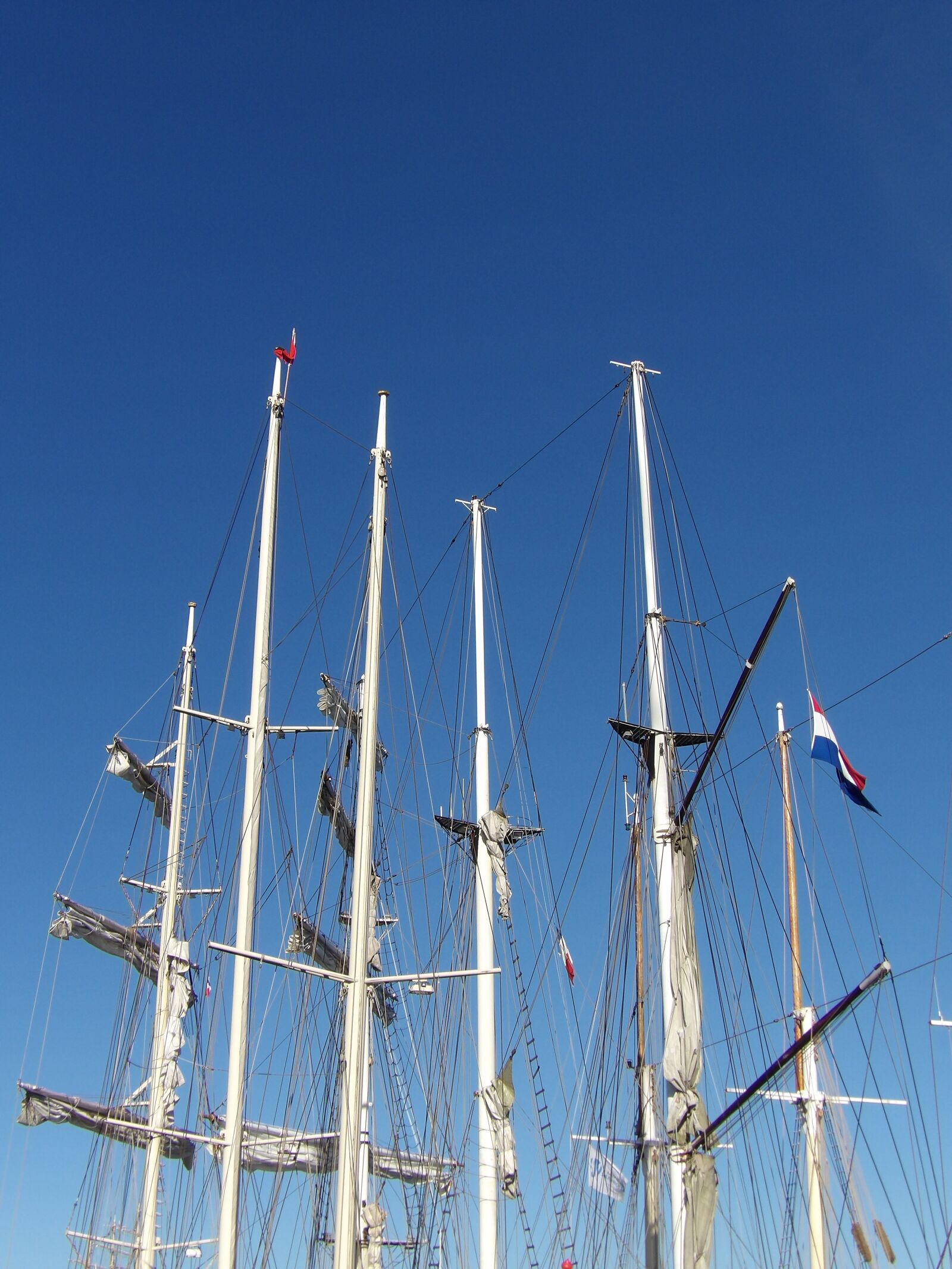 Kodak PIXPRO AZ521 sample photo. Mats, sailboat, traditions photography