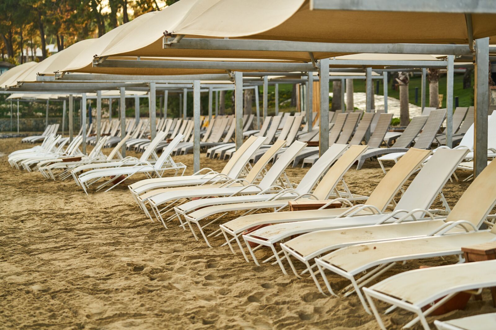 Sony FE 70-200mm F4 G OSS sample photo. Holiday, beach, sunbeds photography