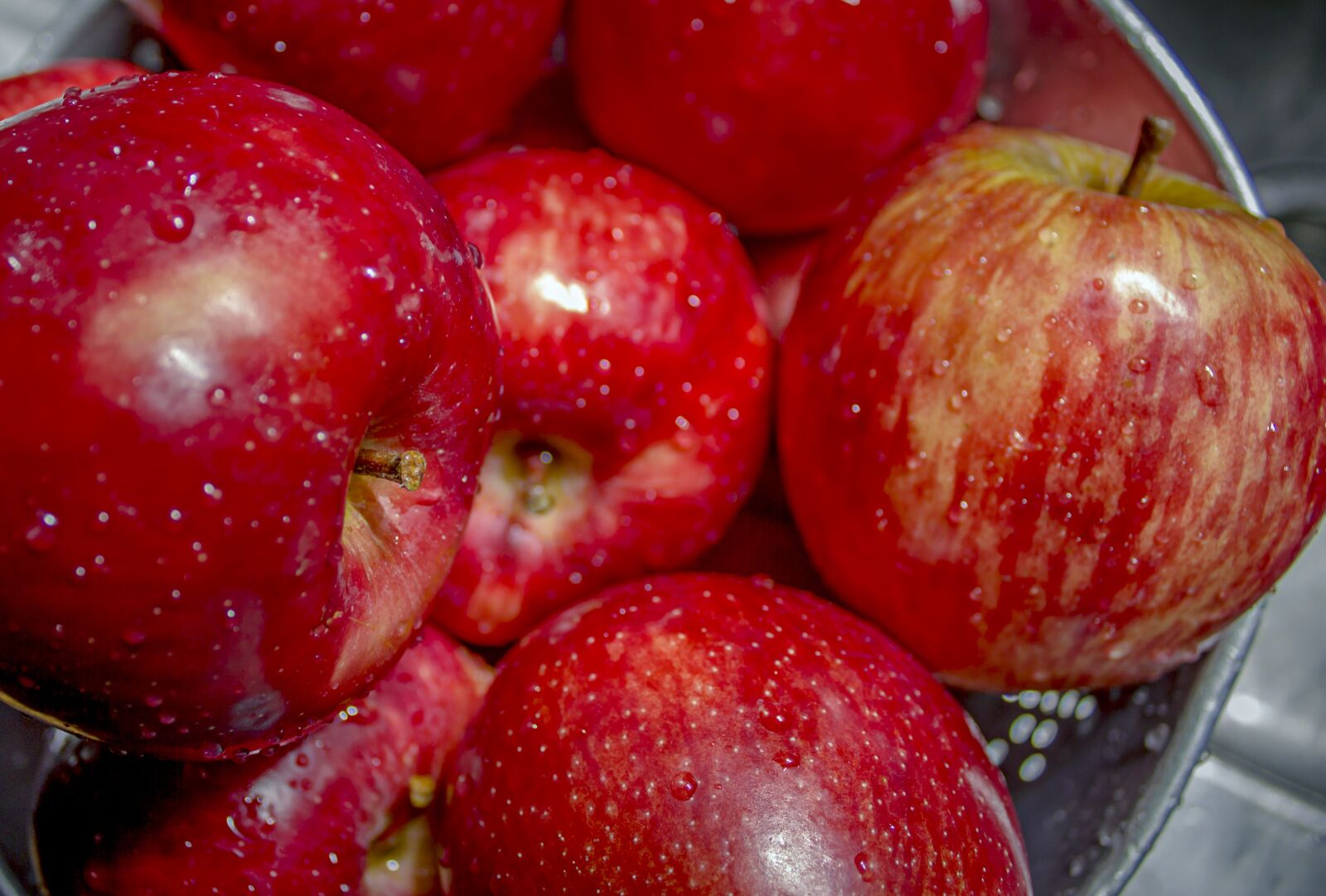 Canon EOS 550D (EOS Rebel T2i / EOS Kiss X4) sample photo. Apples, basket, fruit photography