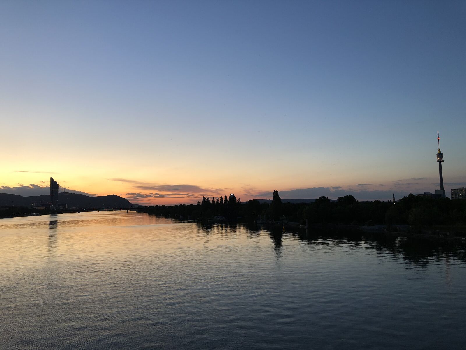 iPhone X back dual camera 4mm f/1.8 sample photo. Vienna, austria, donau photography