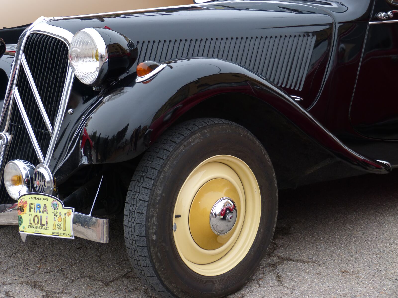 Panasonic DMC-FZ62 sample photo. Car, old, classic photography