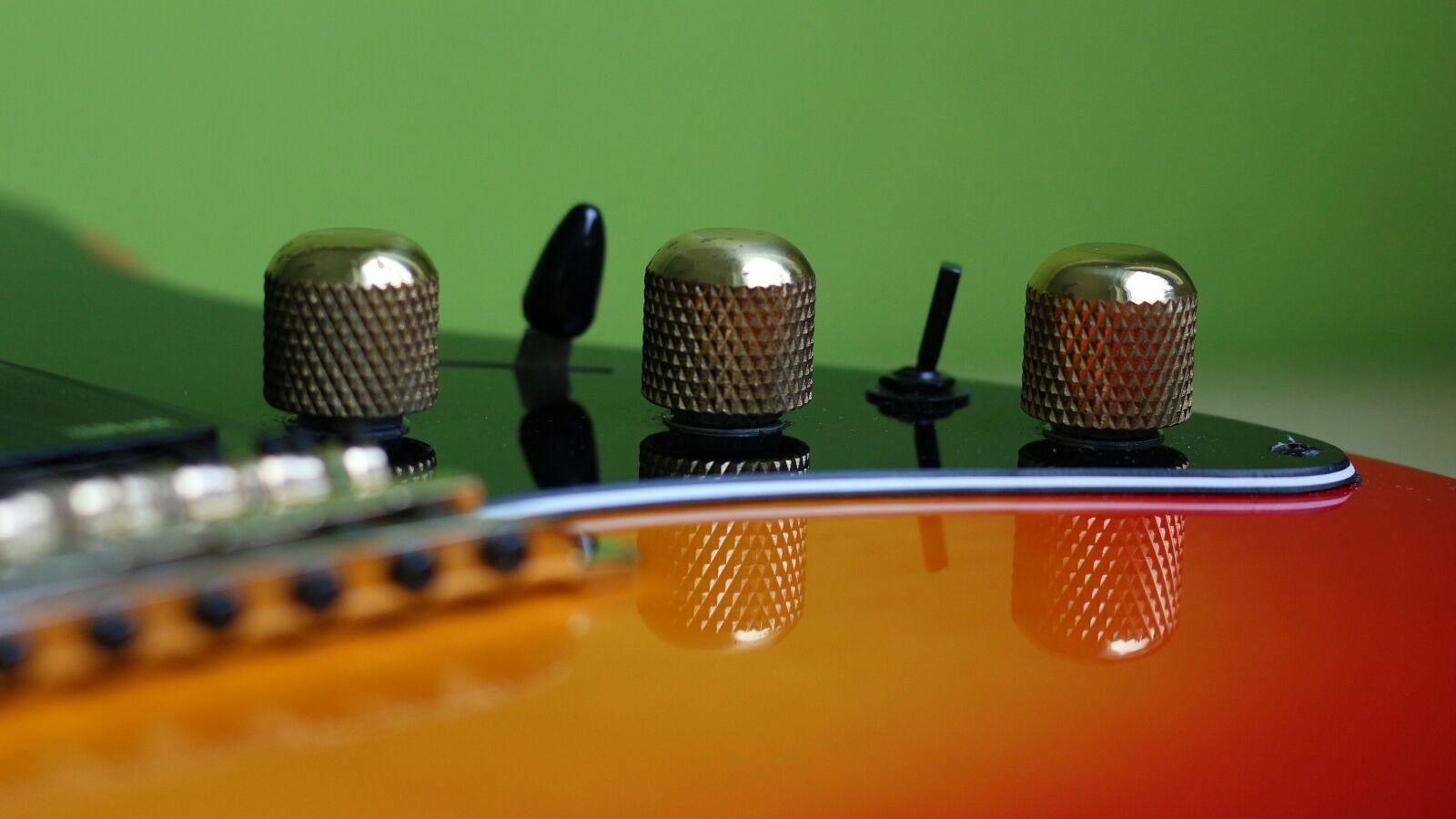 Canon EOS 700D (EOS Rebel T5i / EOS Kiss X7i) + Canon EF 50mm F1.8 STM sample photo. Guitar, music, musical instrument photography