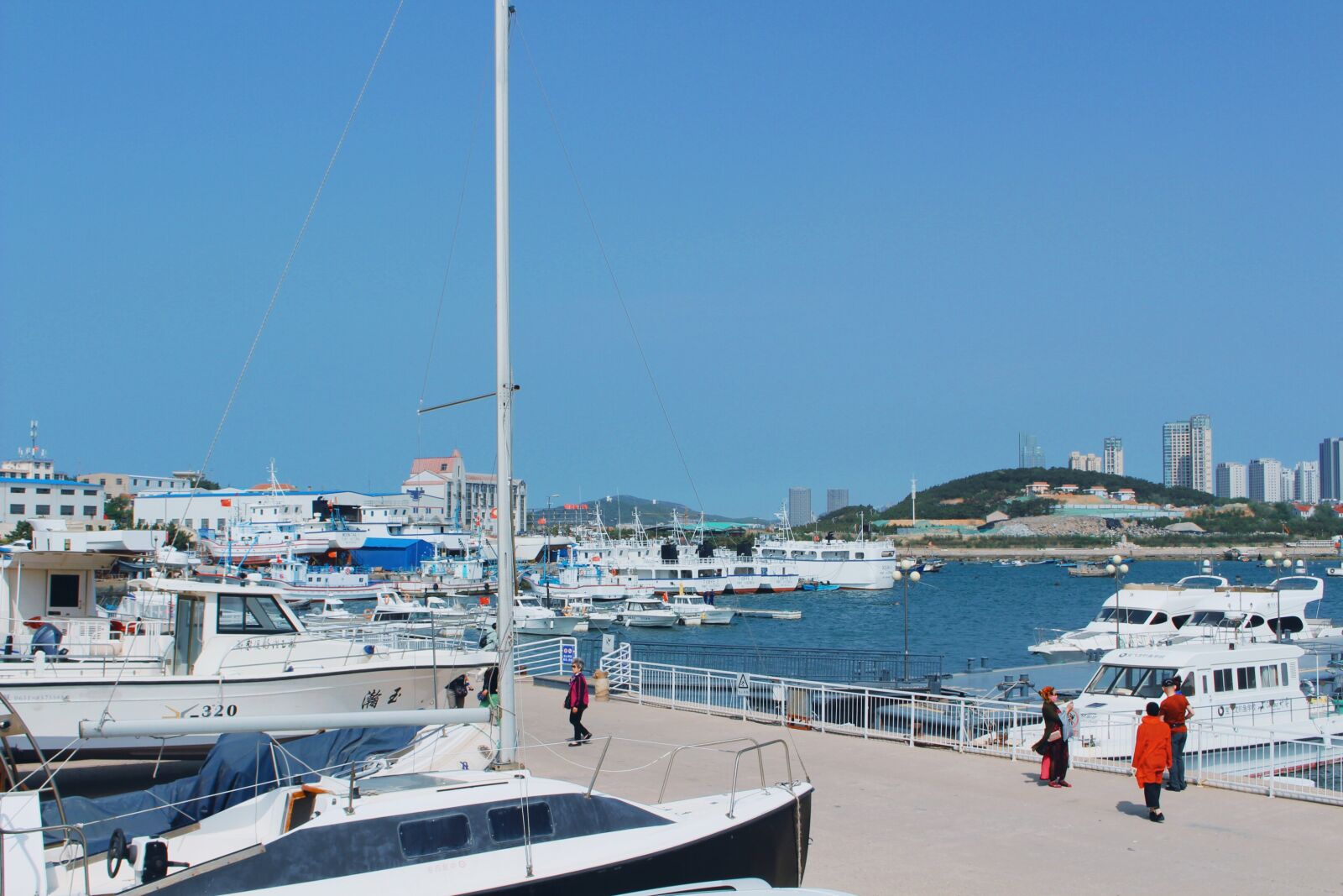 Canon EOS 700D (EOS Rebel T5i / EOS Kiss X7i) sample photo. Boat, sea, ocean photography