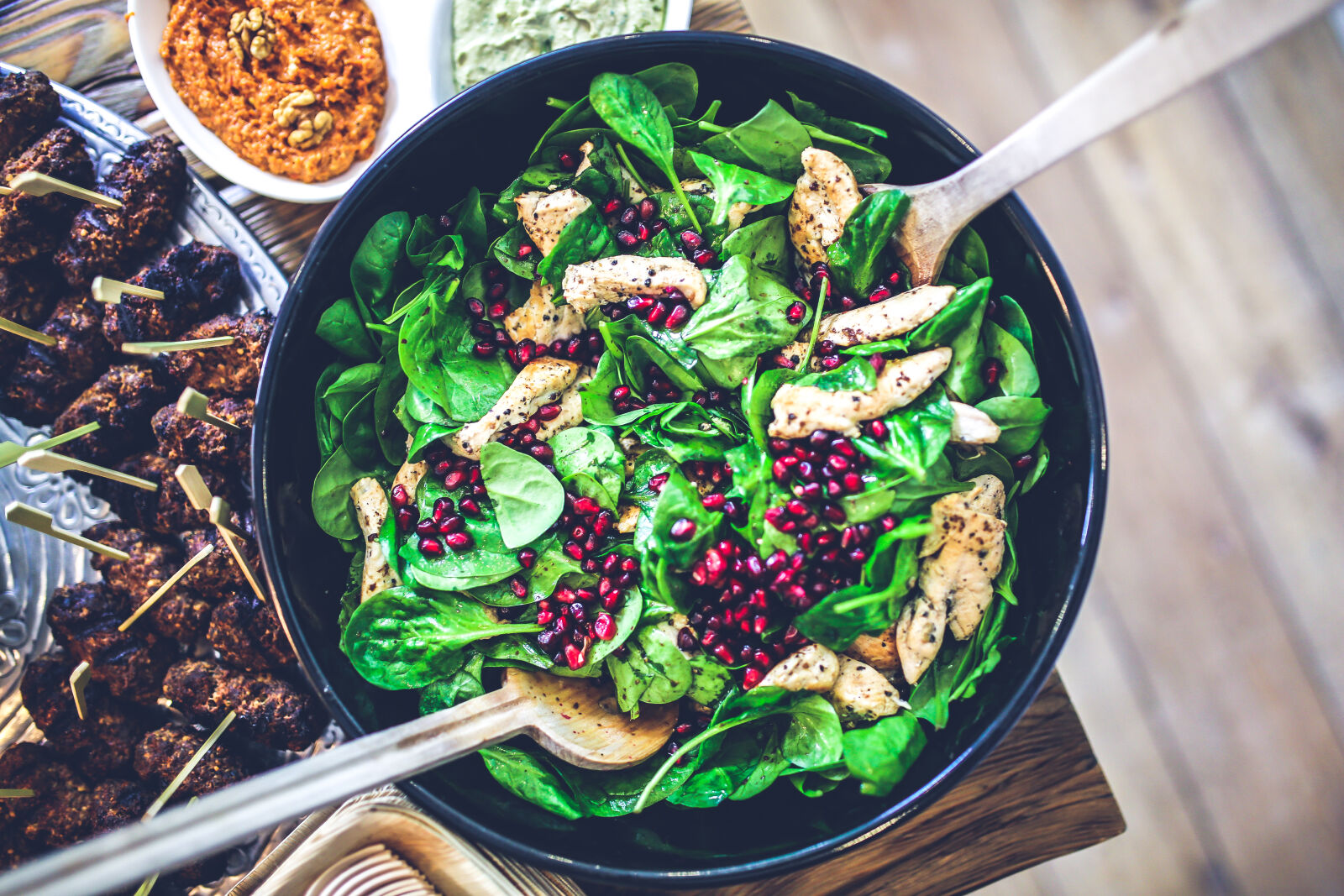 Canon EOS 6D + Sigma 35mm F1.4 DG HSM Art sample photo. Spinach, chicken, pomegranate, salad photography