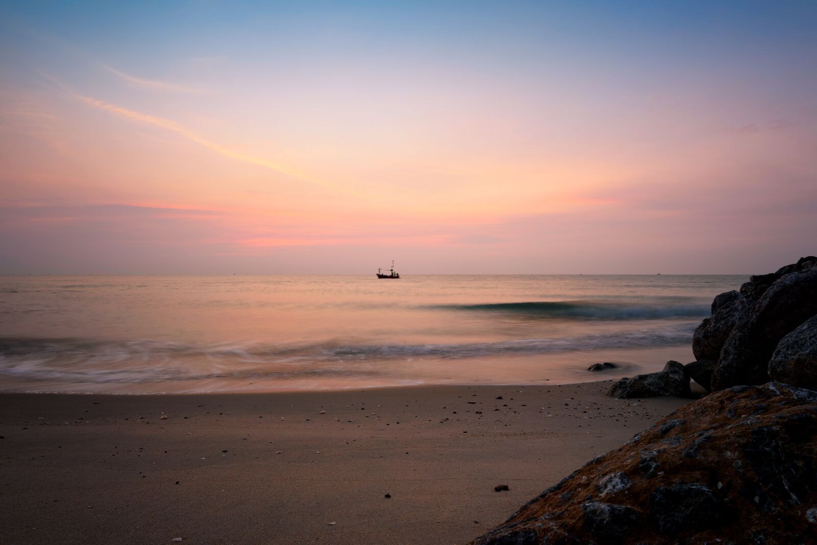 Nikon D750 sample photo. Sunrise, fishing, boat photography