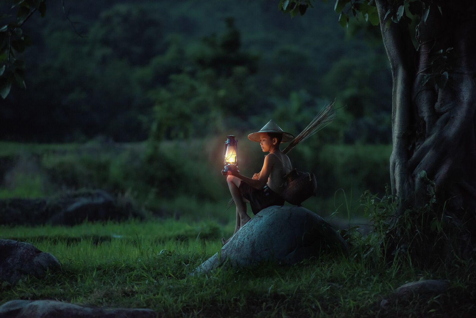 Nikon D810 sample photo. Boy, sitting, lantern photography