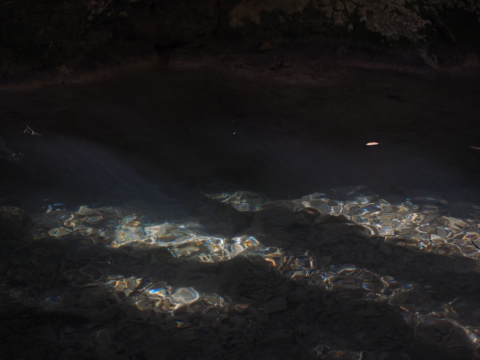 Olympus OM-D E-M1 + Olympus M.Zuiko Digital ED 12-40mm F2.8 Pro sample photo. Water, mirroring, rainbow colors photography
