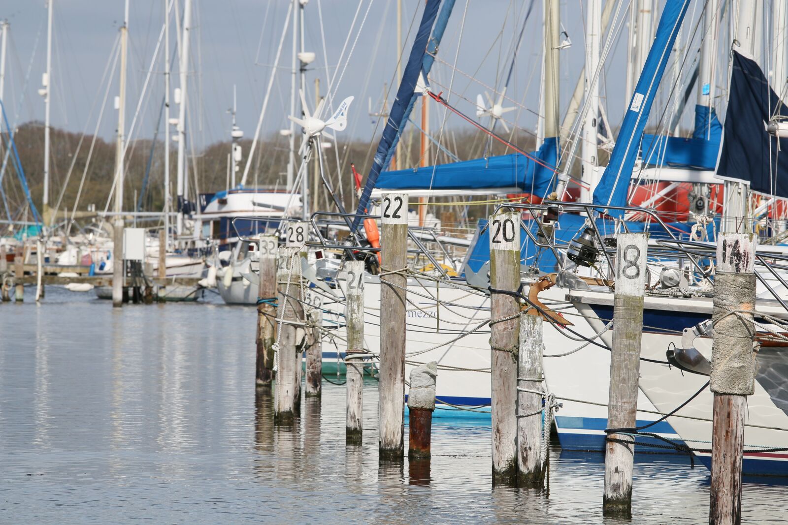 Canon EOS 70D + Canon EF 70-200mm F4L IS USM sample photo. Boats, harbour, water photography