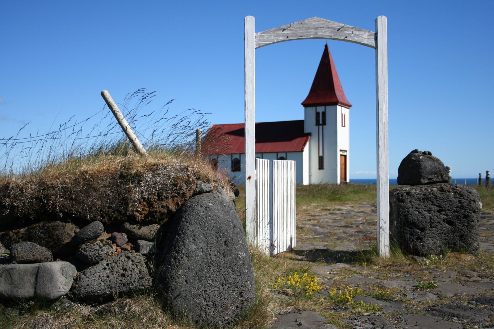 Canon EOS 350D (EOS Digital Rebel XT / EOS Kiss Digital N) sample photo. Iceland, church, sky photography