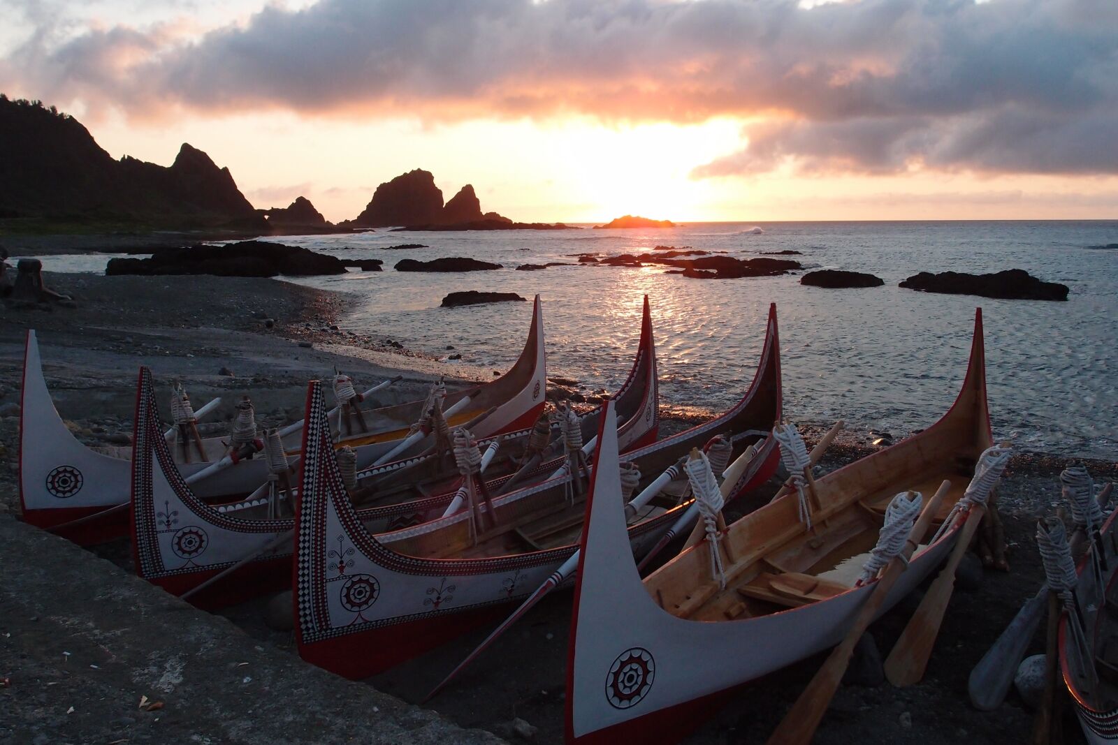 Olympus XZ-1 sample photo. Sampan, sunrise, koto island photography