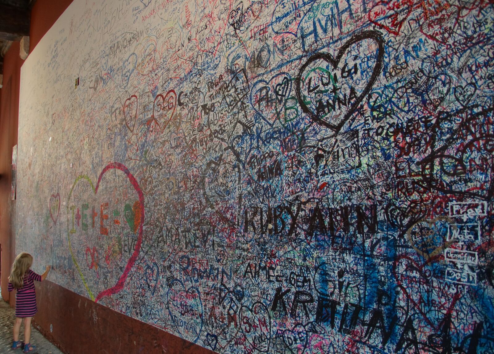 Sony SLT-A77 sample photo. Verona, wall, child photography