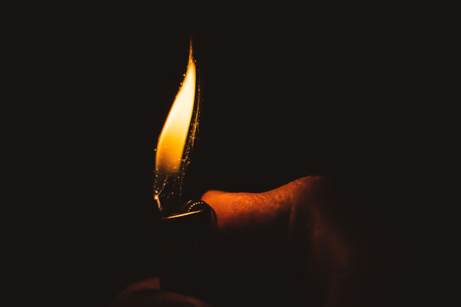 Canon EOS 70D + Canon EF 50mm F1.8 STM sample photo. Fire, lighter, light photography