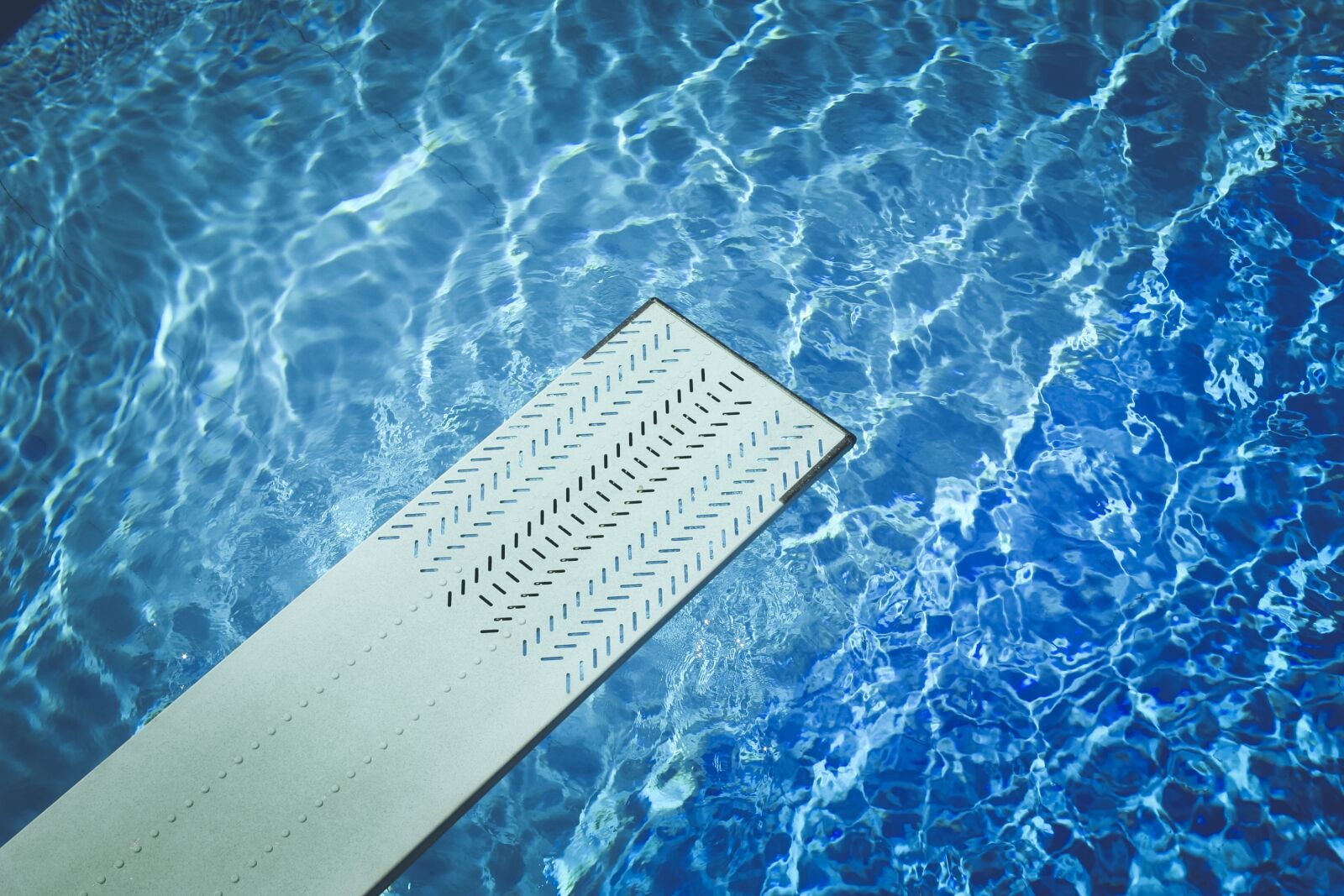 Canon EOS 300D (EOS Digital Rebel / EOS Kiss Digital) sample photo. Blue, diving board, pool photography
