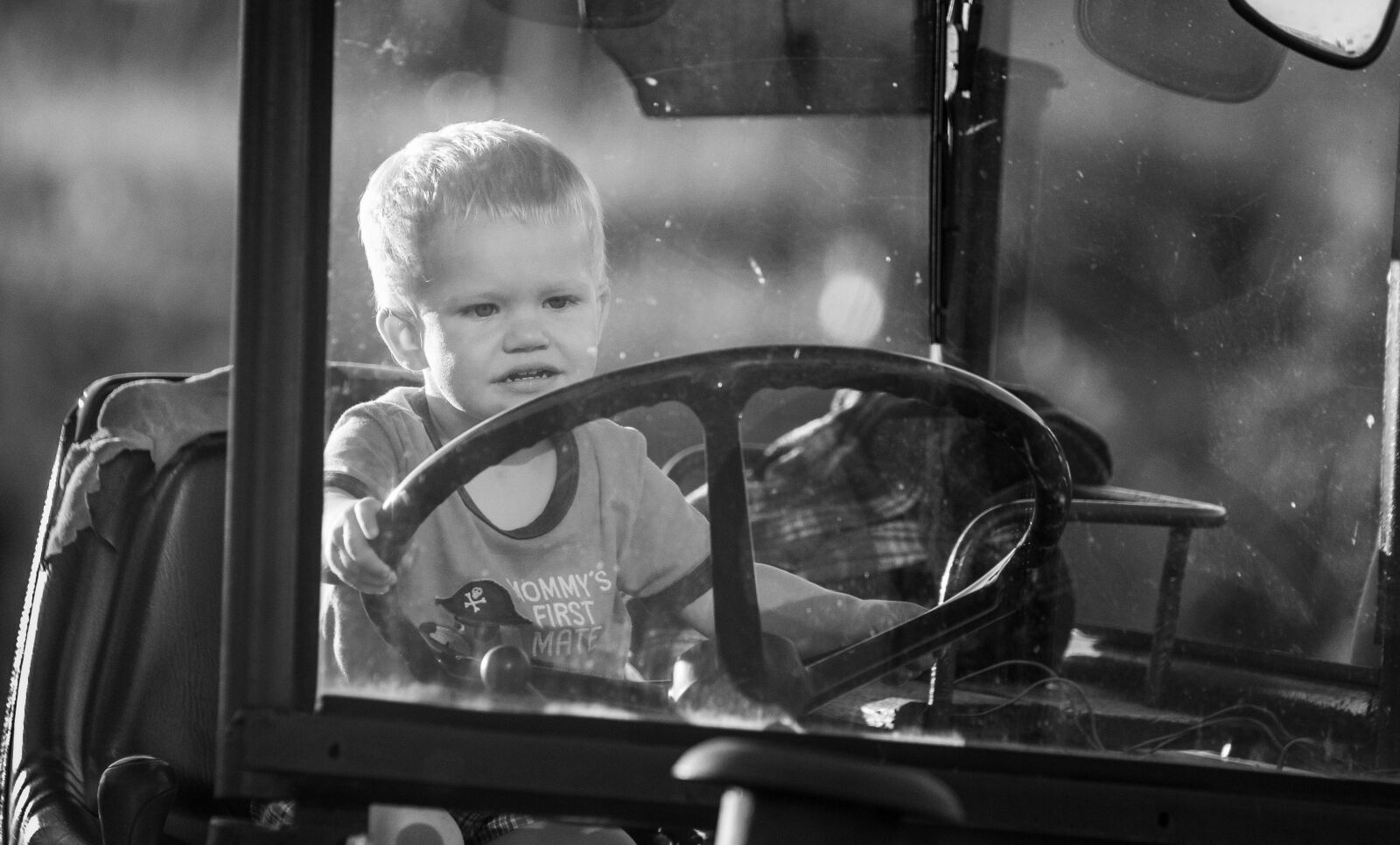 Canon EOS 800D (EOS Rebel T7i / EOS Kiss X9i) sample photo. Boy, tractor, fun photography