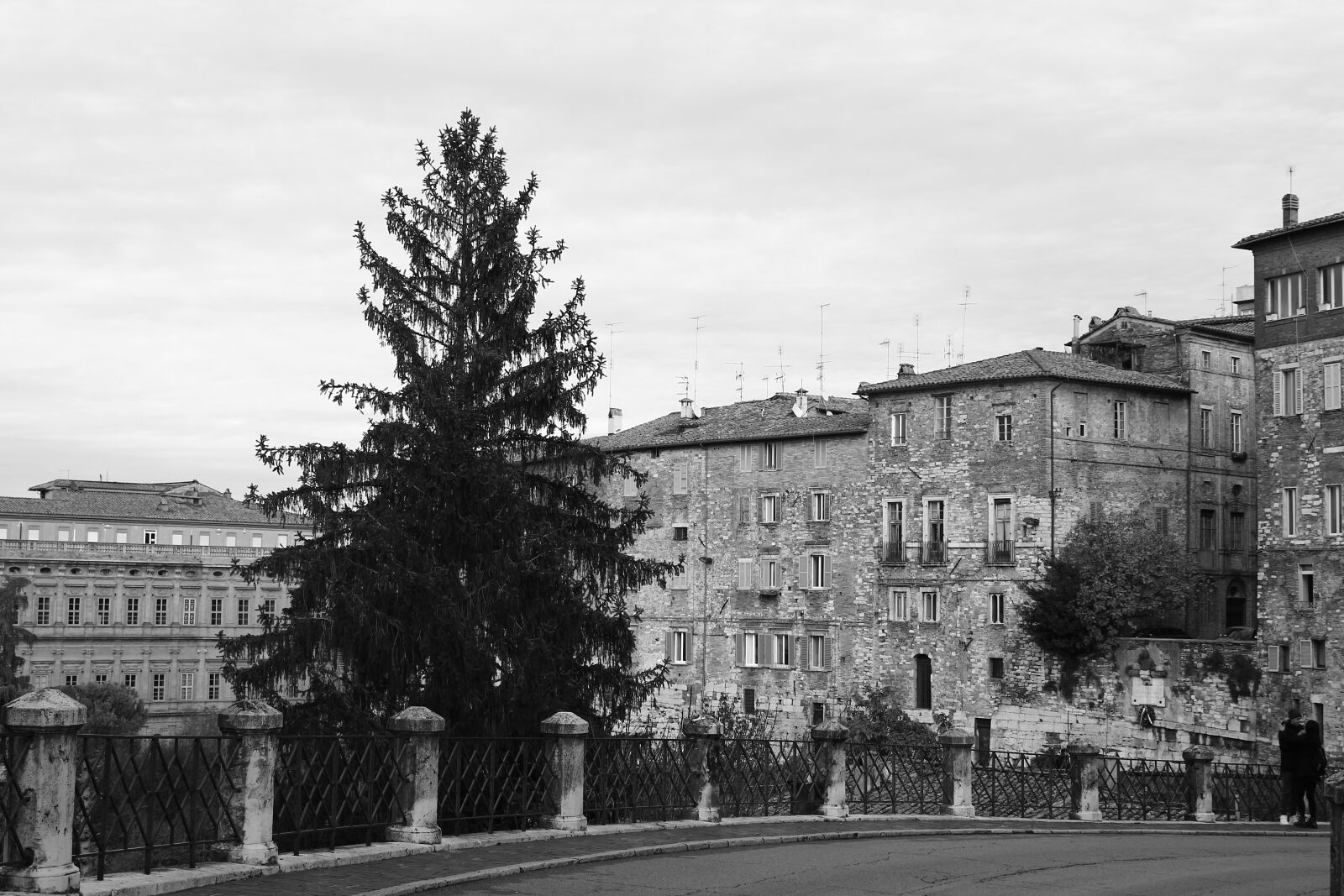 Canon EOS 550D (EOS Rebel T2i / EOS Kiss X4) sample photo. Architecture, old, building photography