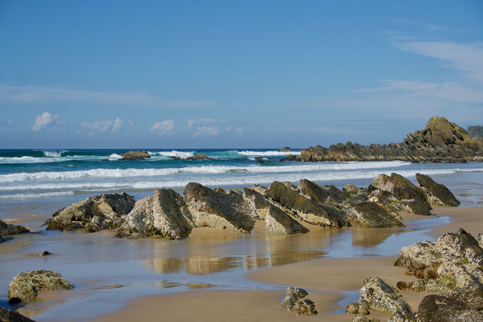 Sony E 18-135mm F3.5-5.6 OSS sample photo. Beach, rocks, sea photography