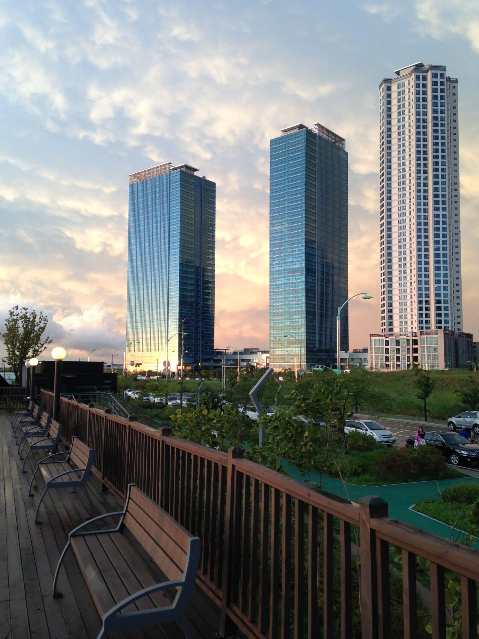 iPhone 5 back camera 4.12mm f/2.4 sample photo. Incheon, songdo, building photography