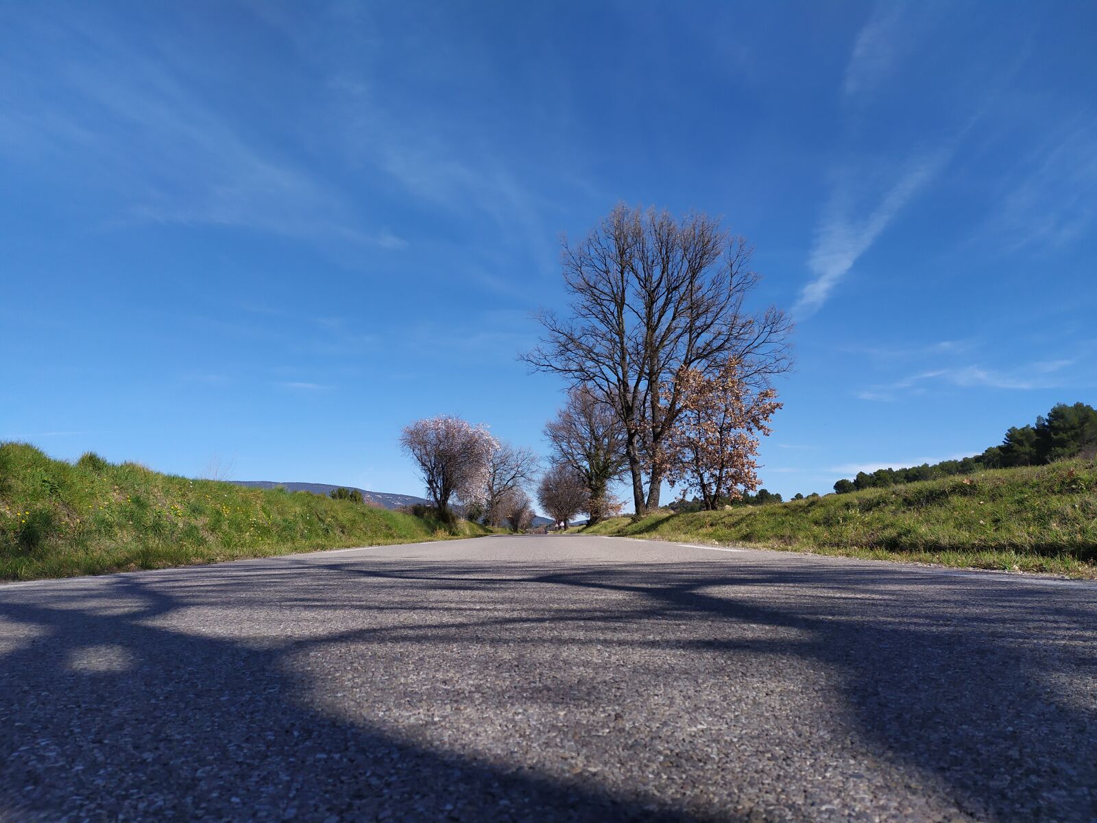 Xiaomi Redmi Note 7 sample photo. Road, vaucluse, provence photography
