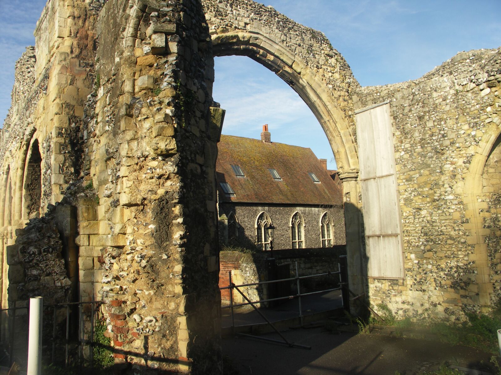 KONICA MINOLTA DiMAGE A200 sample photo. Canterbury, ruins photography