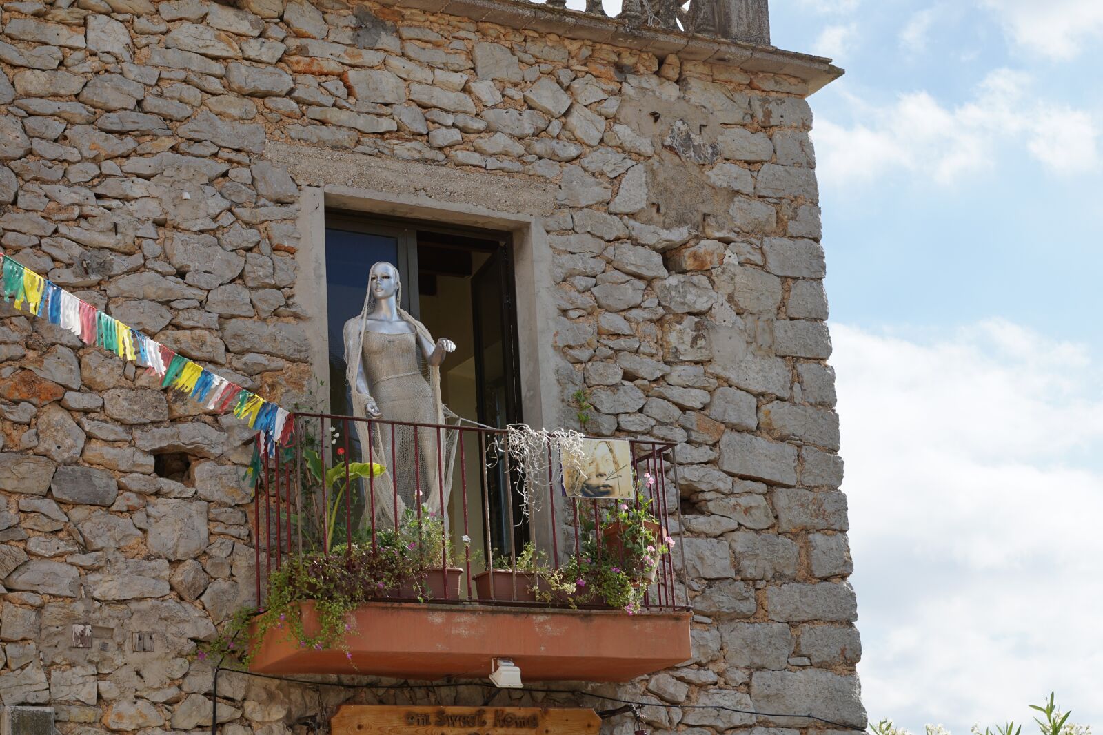Sony DT 16-50mm F2.8 SSM sample photo. House, figure, woman photography