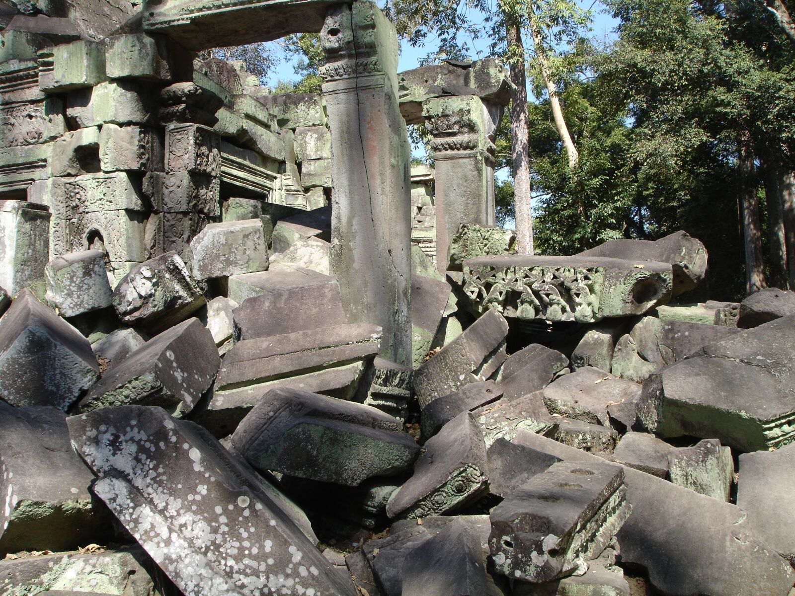 Sony DSC-P200 sample photo. Angkor, angkor wat, cambodia photography