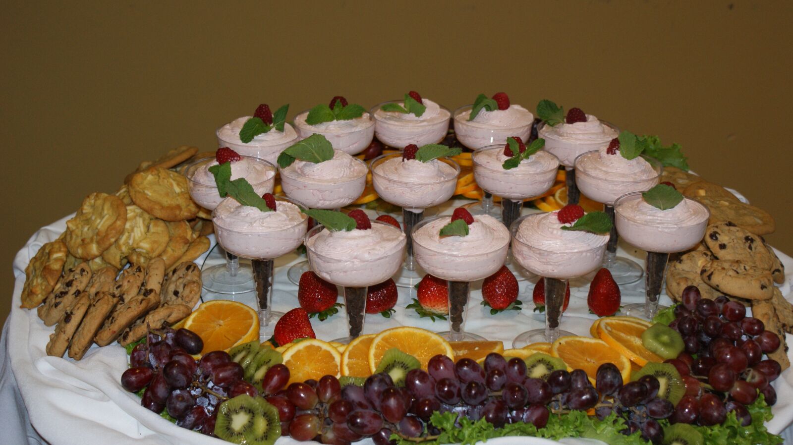 Sony Alpha DSLR-A350 sample photo. Catering, fruit, display photography
