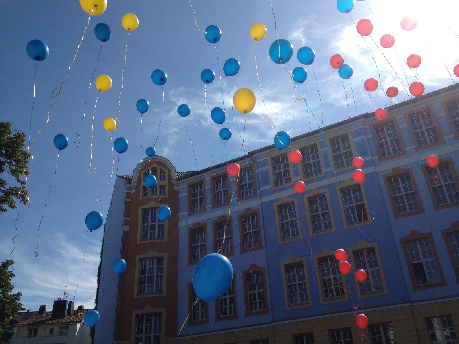 Apple iPhone 4S sample photo. Balloons, celebration, festival photography