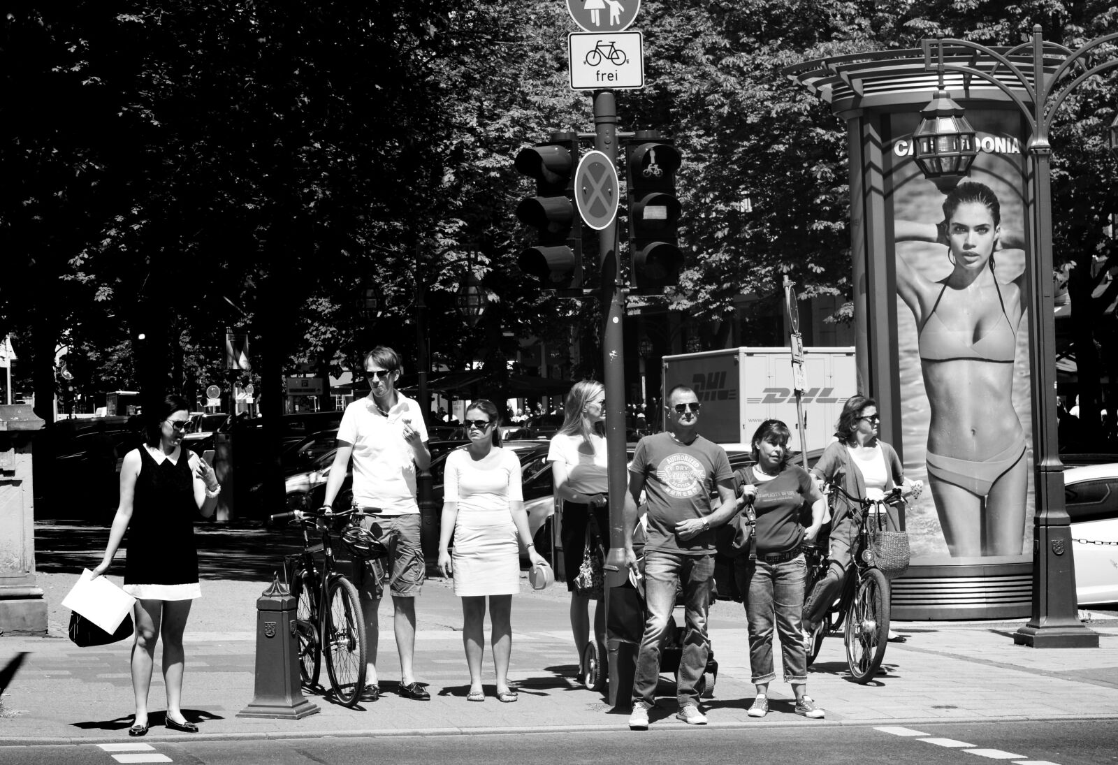 Nikon D3200 sample photo. D sseldorf, pedestrian, traffic photography