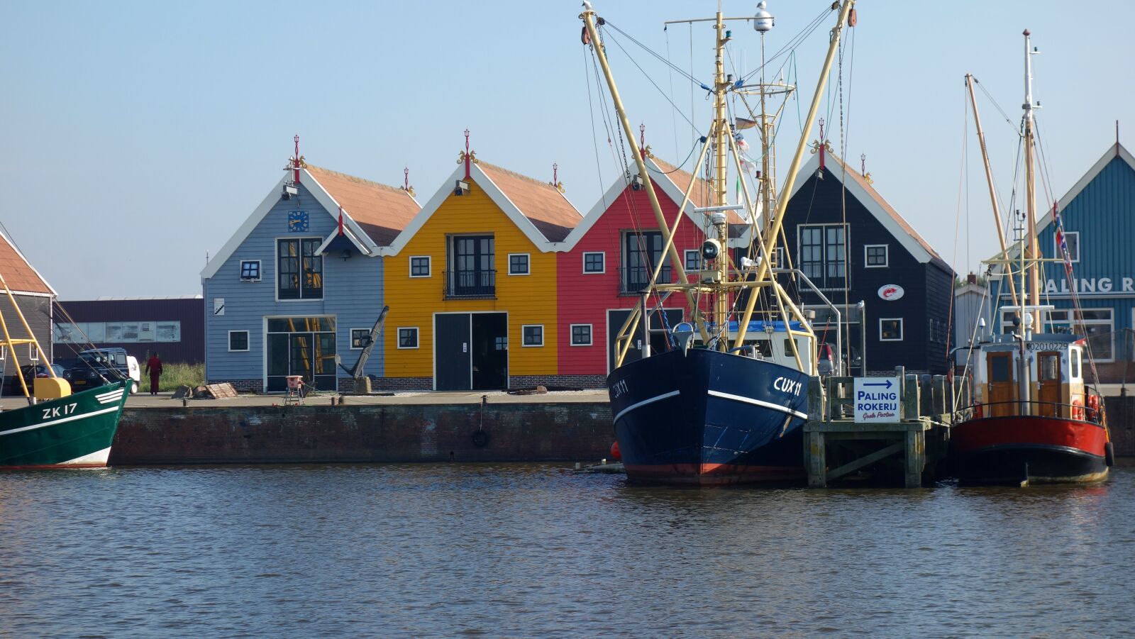 Sony Cyber-shot DSC-RX100 sample photo. Cottages, row, coloured photography