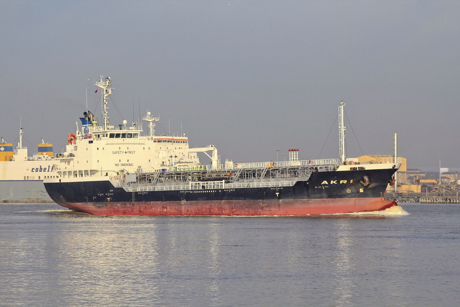 Canon EOS 550D (EOS Rebel T2i / EOS Kiss X4) sample photo. Ship, tanker, sea photography